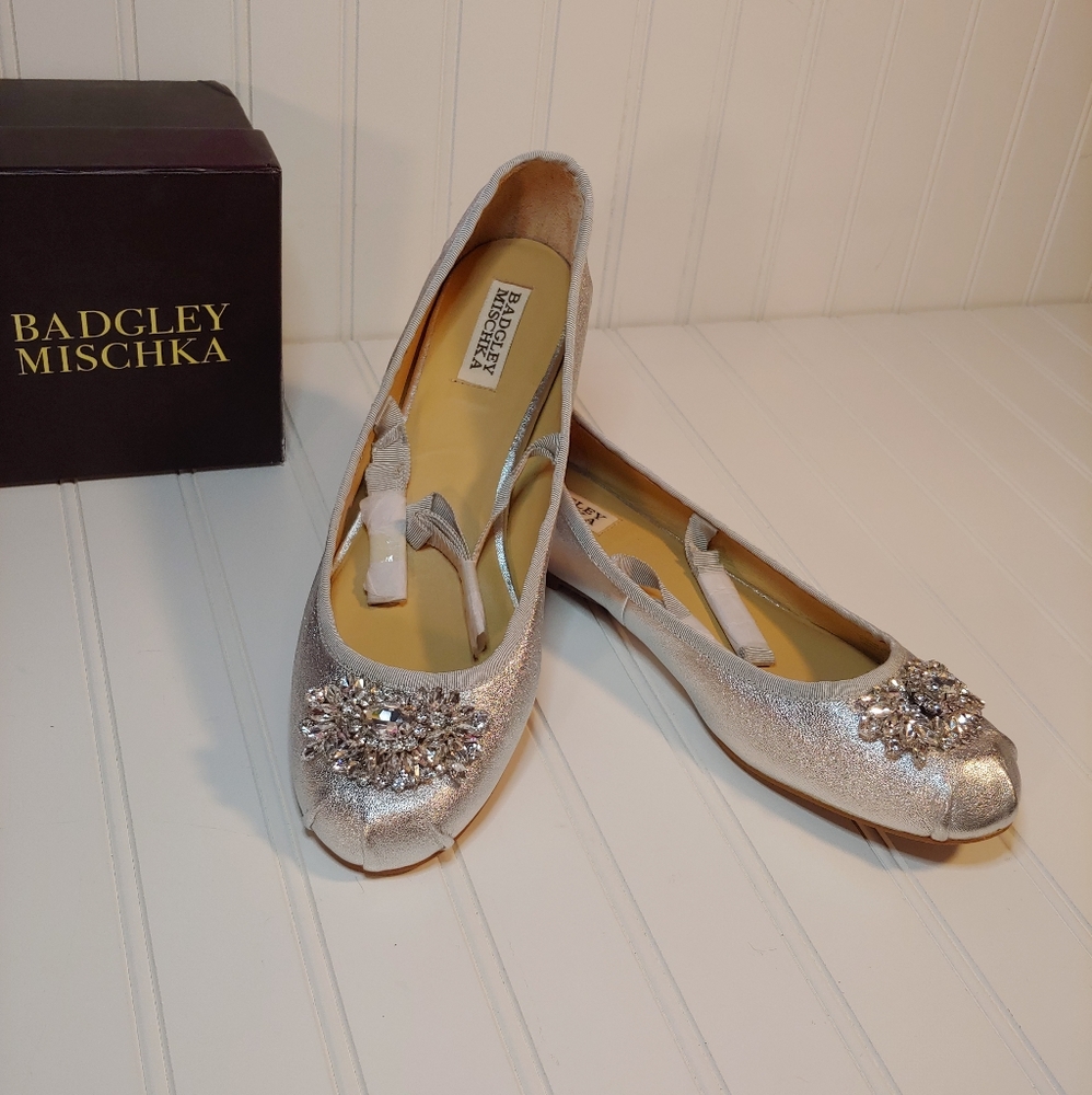 Badgley Mischka Karter II Silver Soft Leather Ornamented Ballet Flat size 10 NWT - Picture 4 of 16